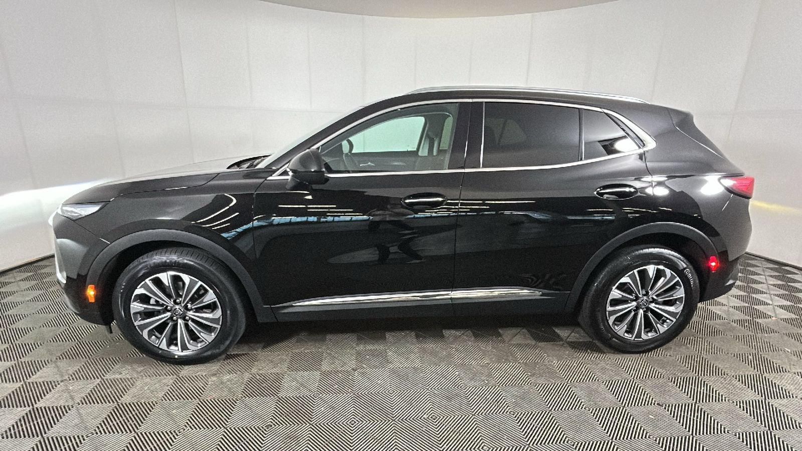 Used 2025 Buick Envision Preferred AWD/4WD image 6
