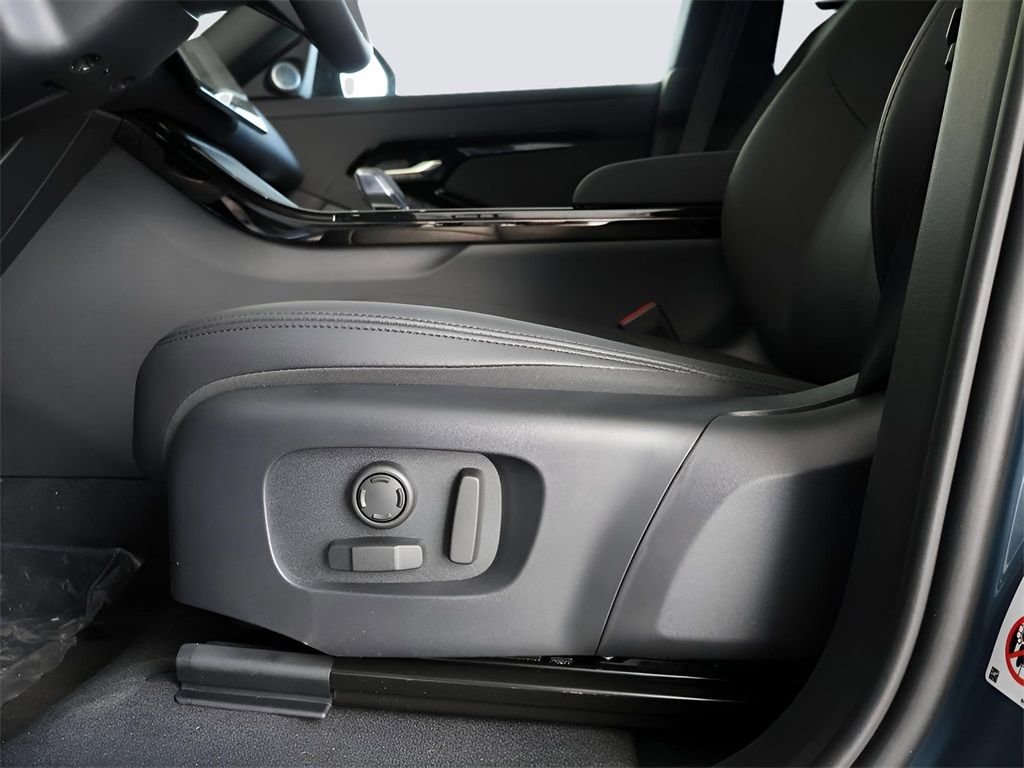 Certified 2026 Land Rover Range Rover Evoque Dynamic SE image 36