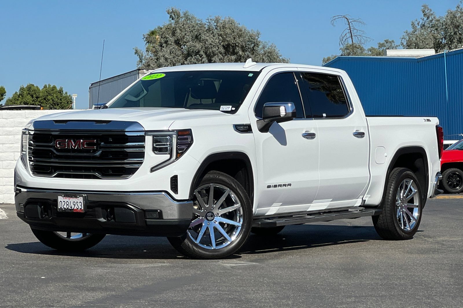 Used 2022 GMC Sierra 1500 SLT w/ SLT Convenience Package AWD/4WD image 8