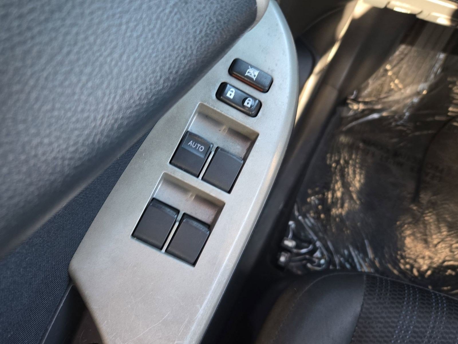 Used 2011 Toyota Corolla LE image 10