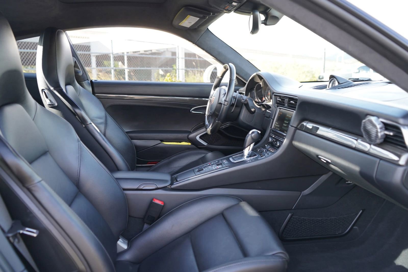 Used 2015 Porsche 911 Turbo S w/ High-end Infotainment Package image 21