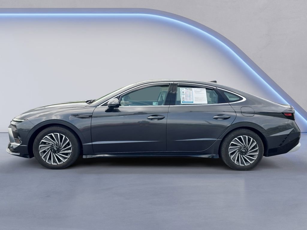 Used 2024 Hyundai Sonata Limited FWD image 2
