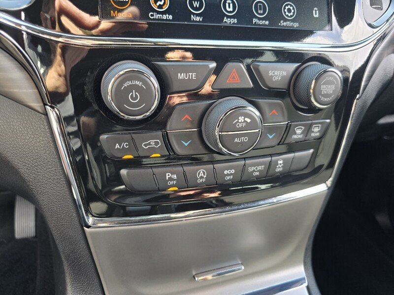 Certified 2022 Jeep Grand Cherokee Laredo E RWD image 24