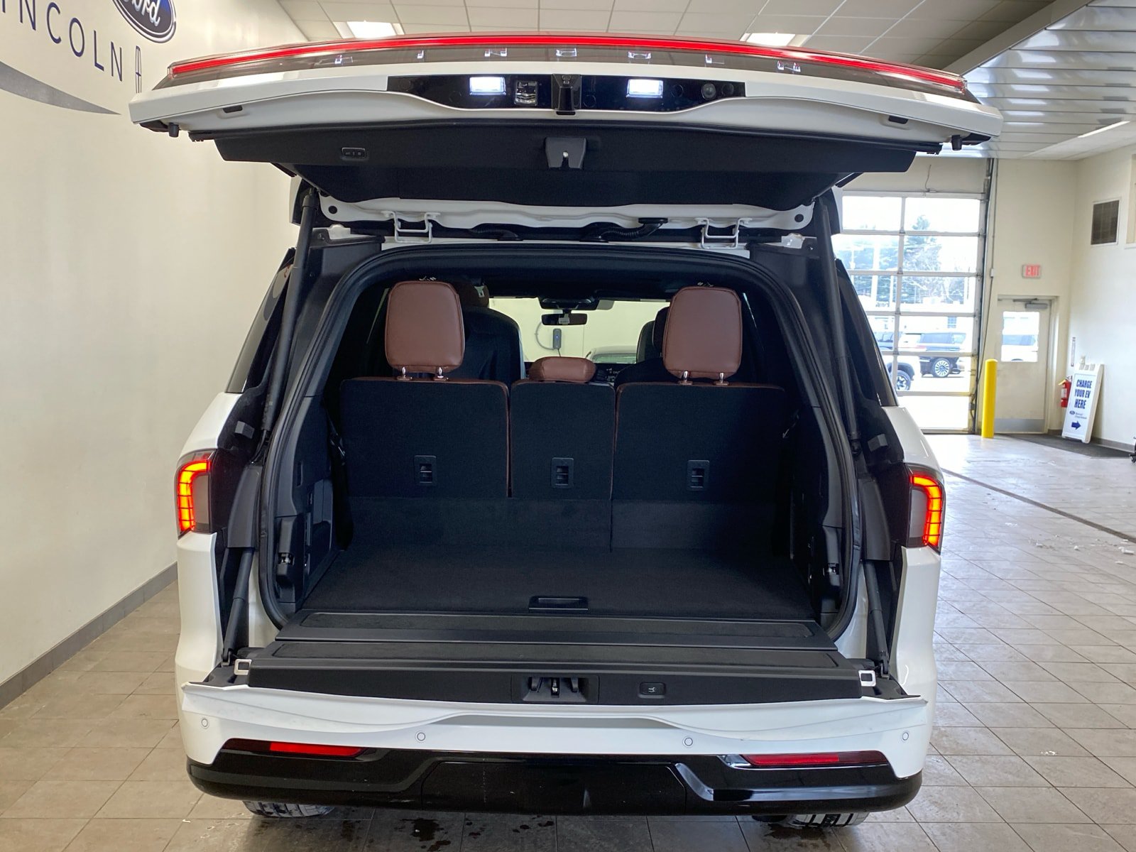 New 2026 Lincoln Navigator Reserve AWD/4WD image 9