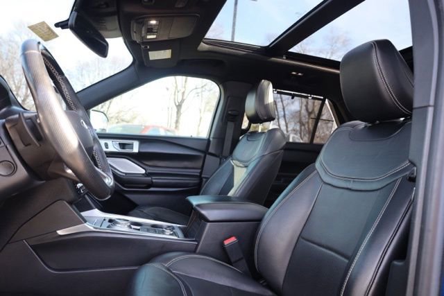 Used 2020 Ford Explorer ST w/ Premium Technology Package image 16