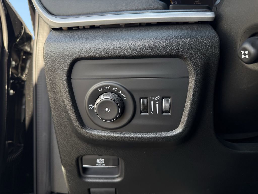 New 2025 Jeep Grand Cherokee L Limited w/ Luxury Tech Group II image 15