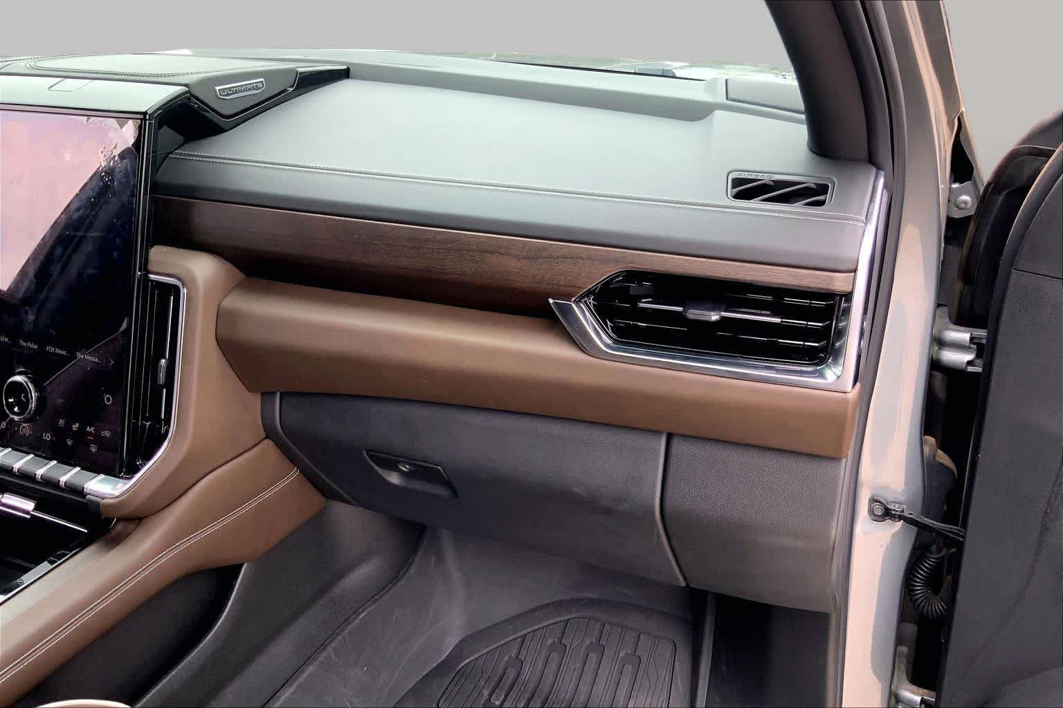 Certified 2025 GMC Yukon Denali Ultimate AWD/4WD image 18