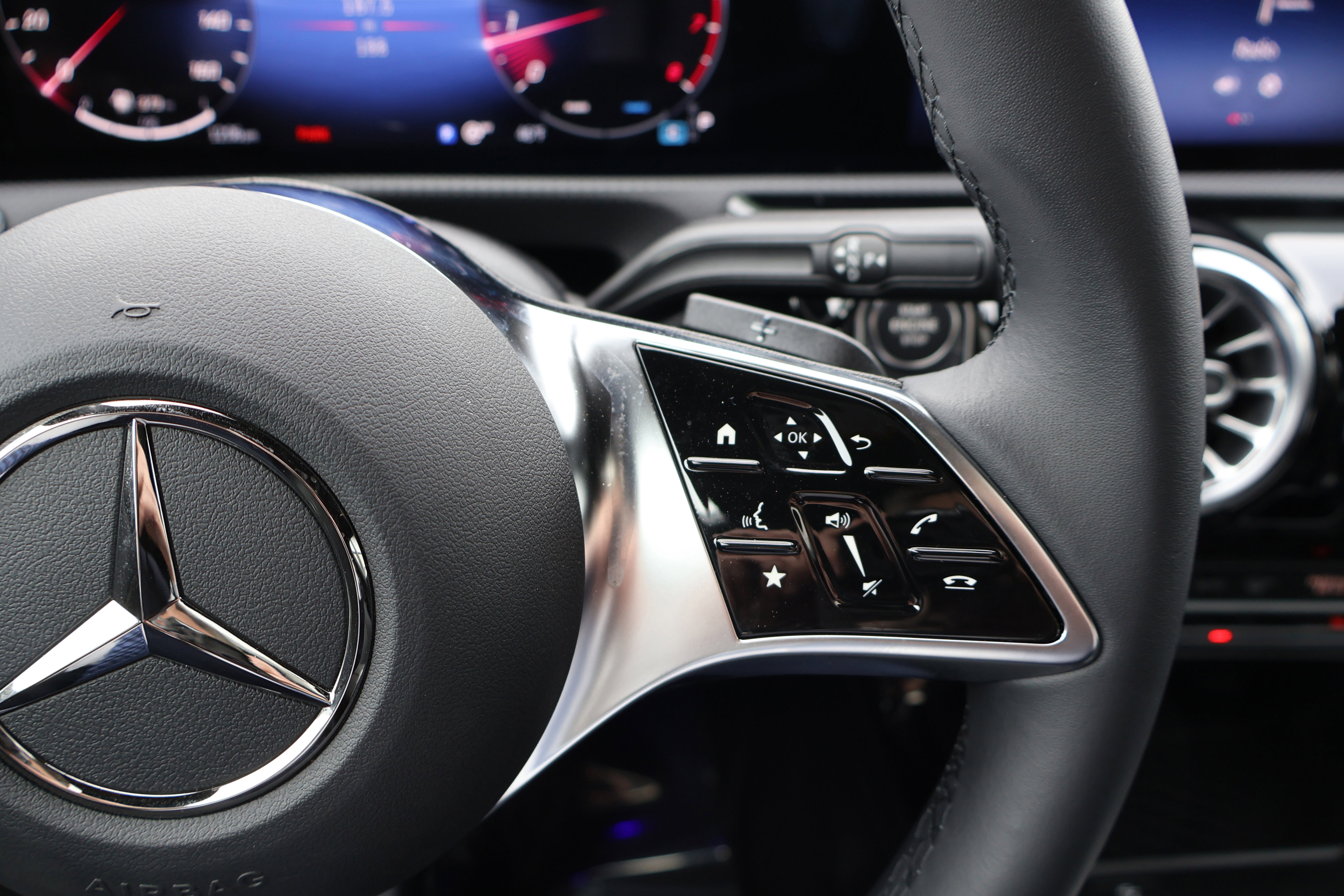 Certified 2024 Mercedes-Benz CLA 250 4MATIC image 33