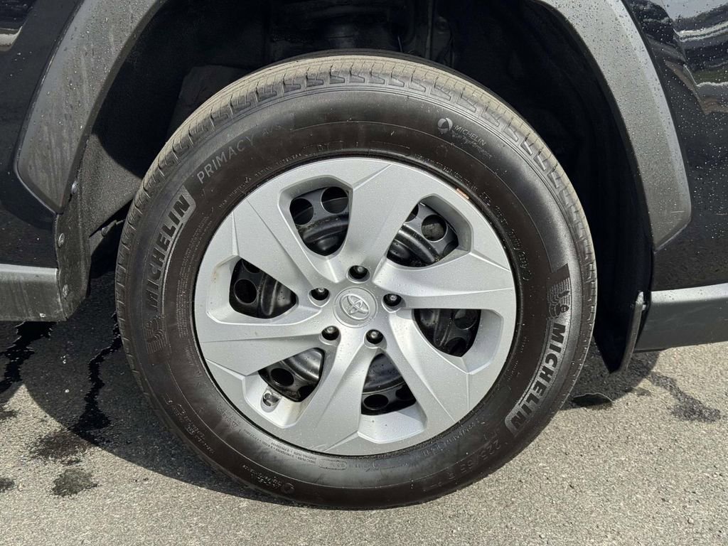 Used 2024 Toyota RAV4 LE image 25