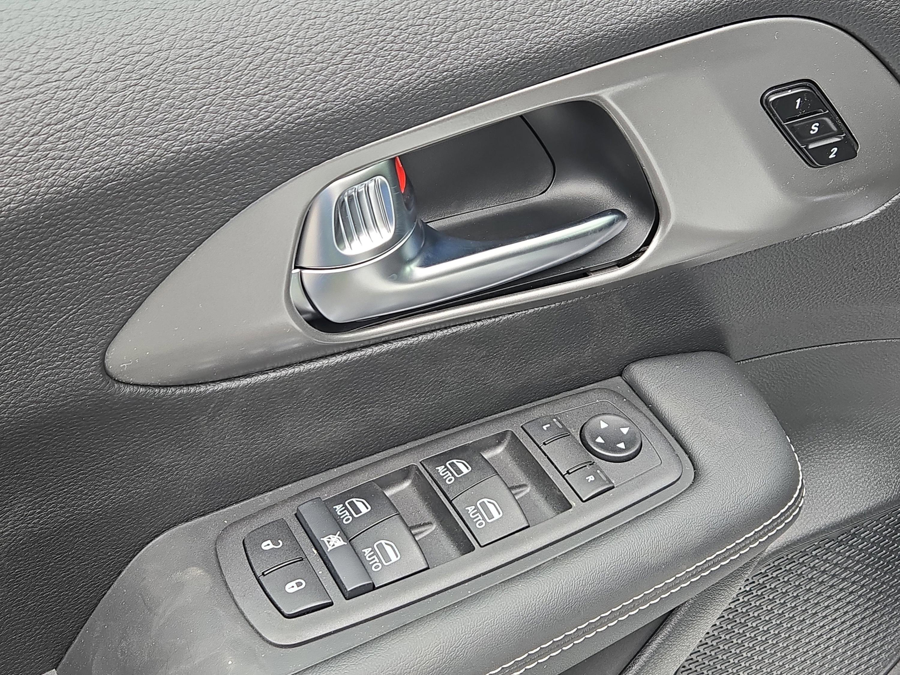 New 2026 Chrysler Pacifica Select image 14