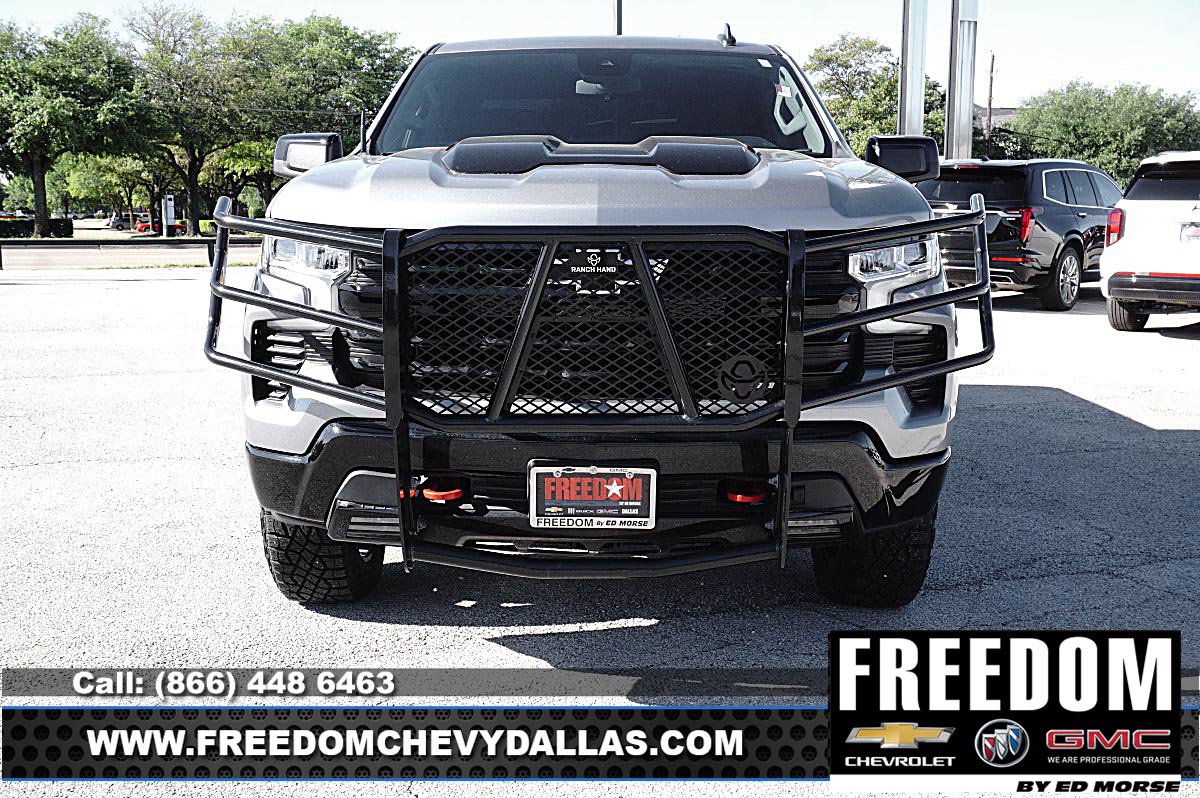 Used 2024 Chevrolet Silverado 1500 LT Trail Boss w/ LPO, Dark Essentials Package AWD/4WD image 2