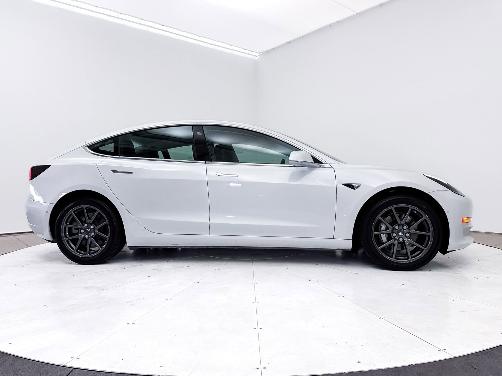 Used 2019 Tesla Model 3 Standard Range Plus RWD image 38