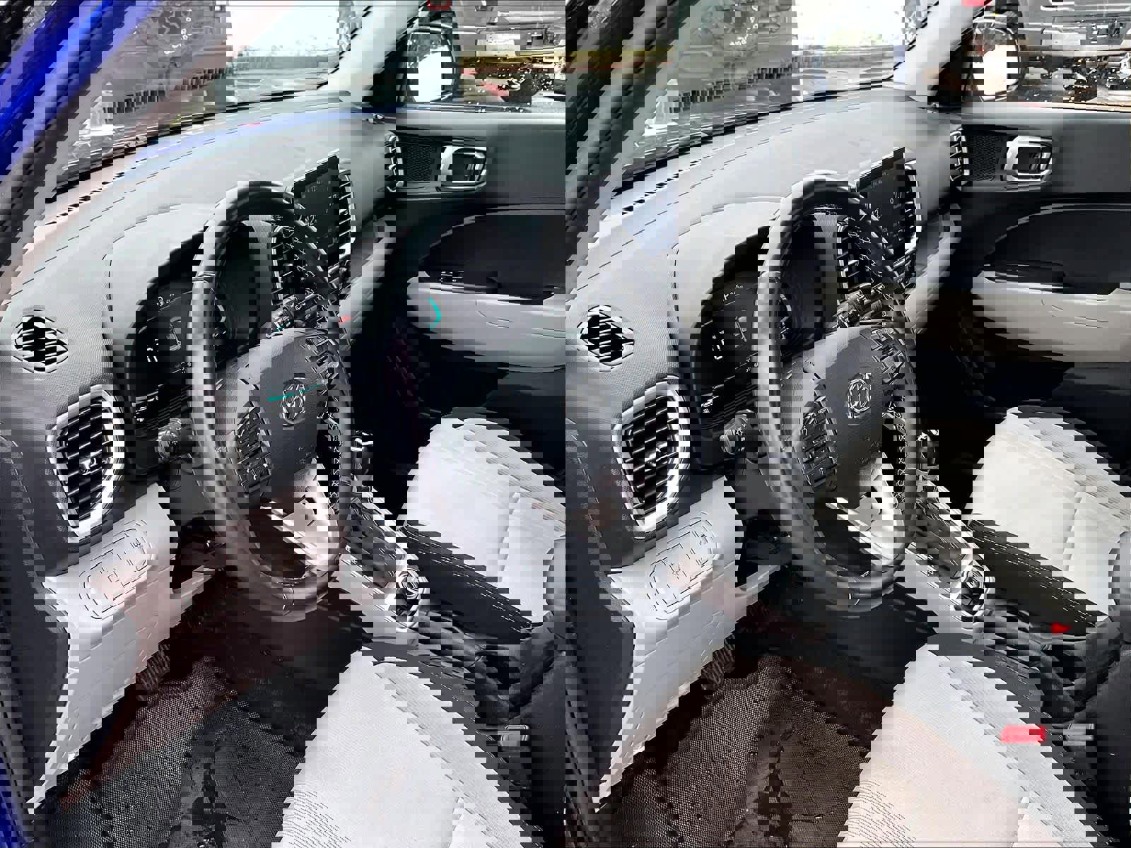 Used 2023 Hyundai Venue SEL image 8