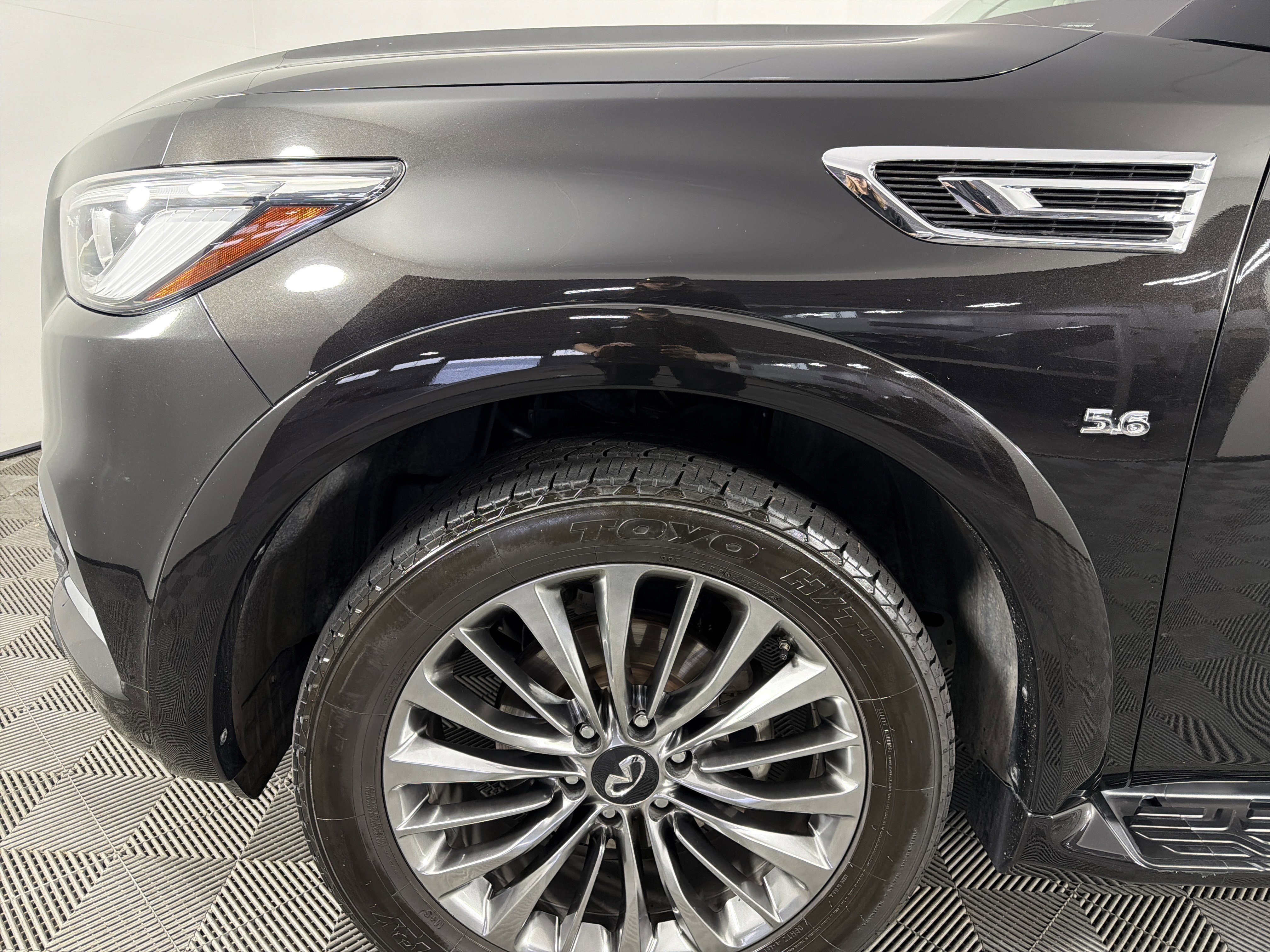 Used 2018 INFINITI QX80 4WD w/ Driver Assistance Package image 5