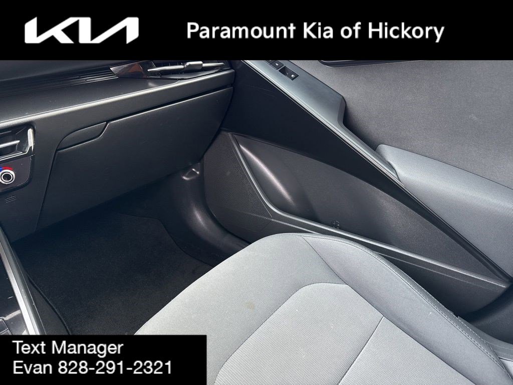 Used 2023 Kia Niro LX image 23