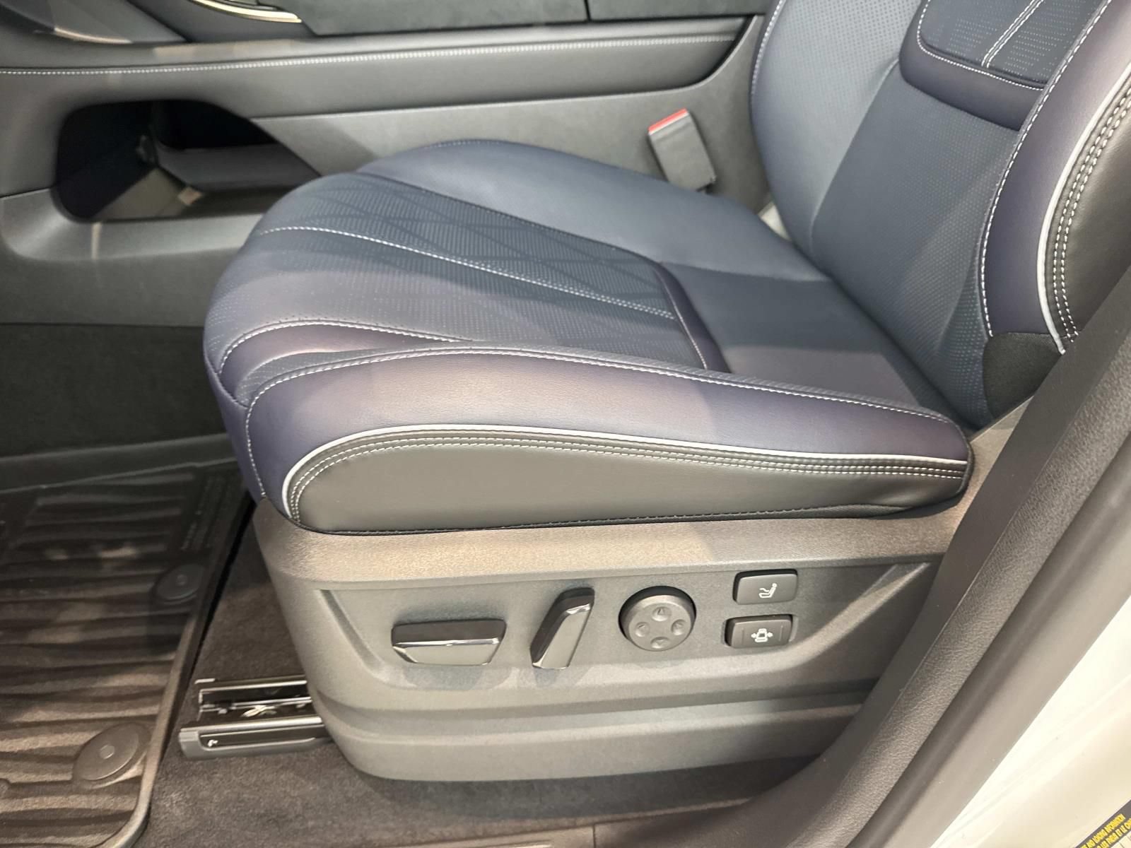 New 2027 INFINITI QX80 Sensory w/ Sport Exterior Package AWD/4WD image 12