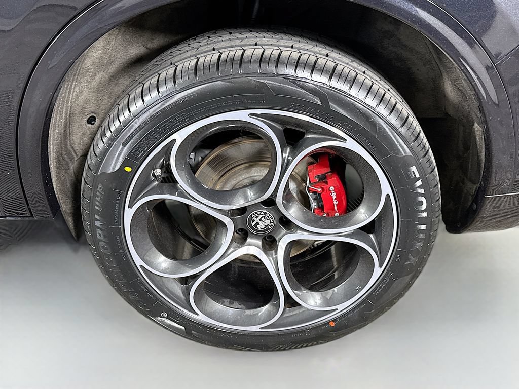 Used 2023 Alfa Romeo Stelvio Veloce AWD/4WD image 34