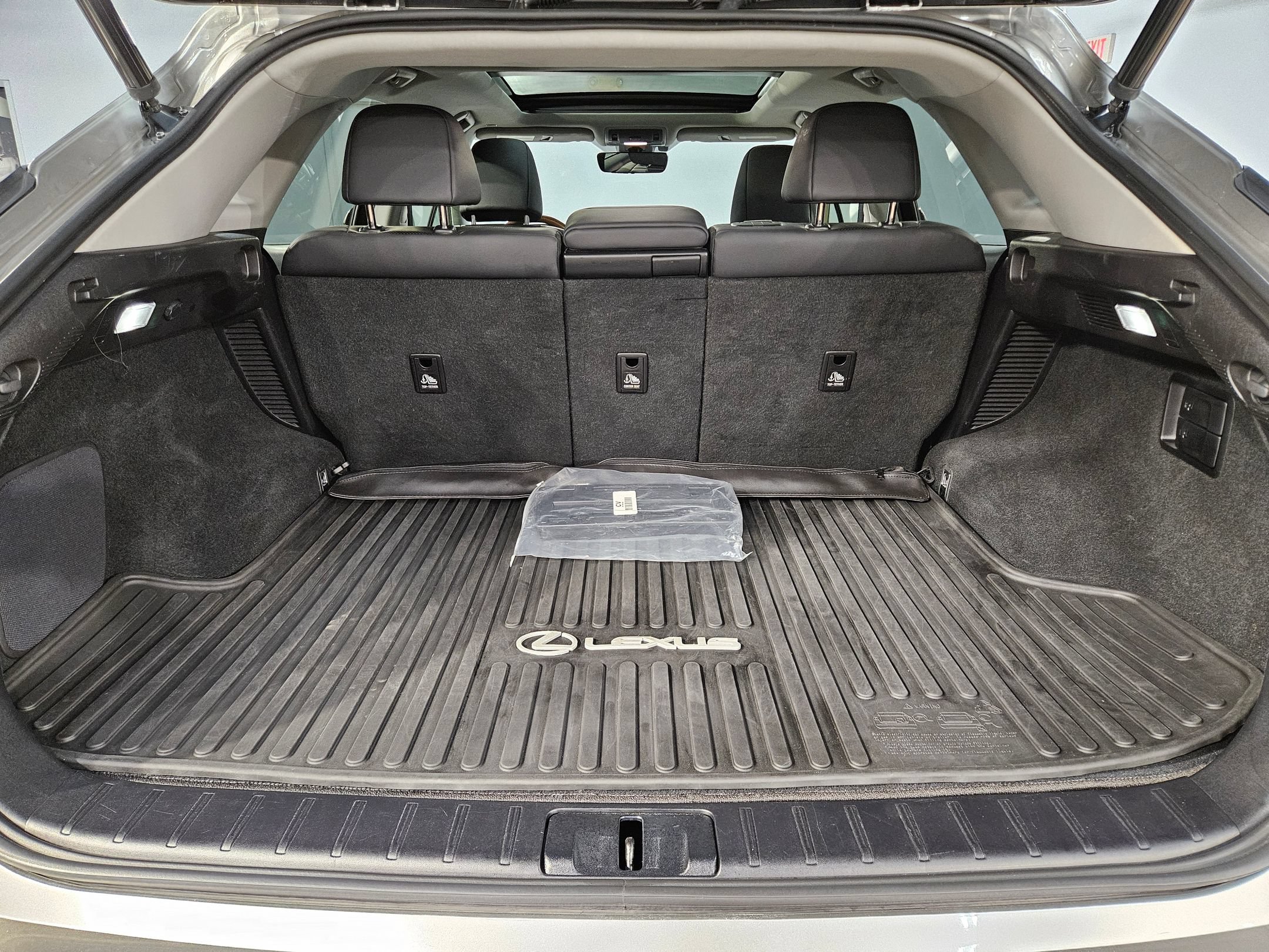 Used 2022 Lexus RX 450h AWD w/ Premium Package image 18