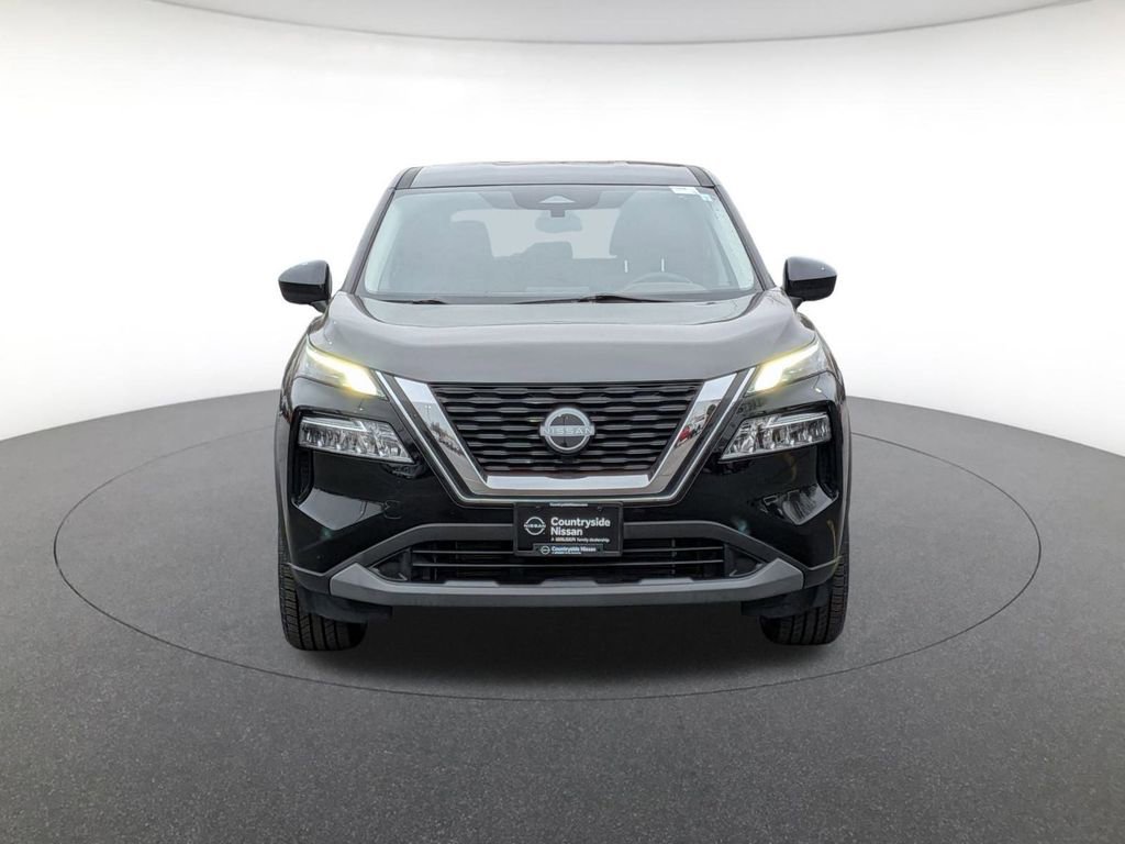 Used 2023 Nissan Rogue SV image 2