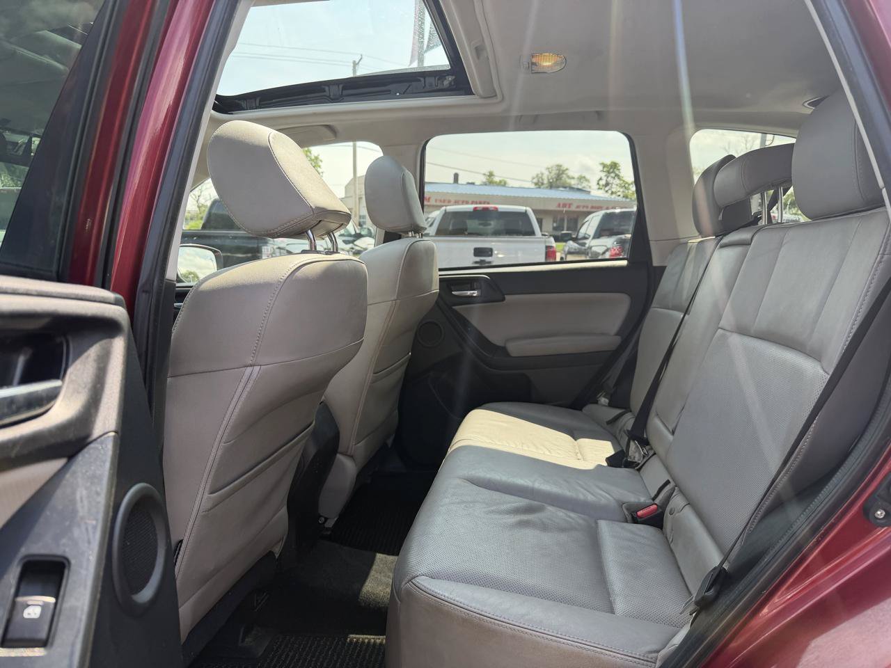 Used 2015 Subaru Forester 2.5i Limited AWD/4WD image 10