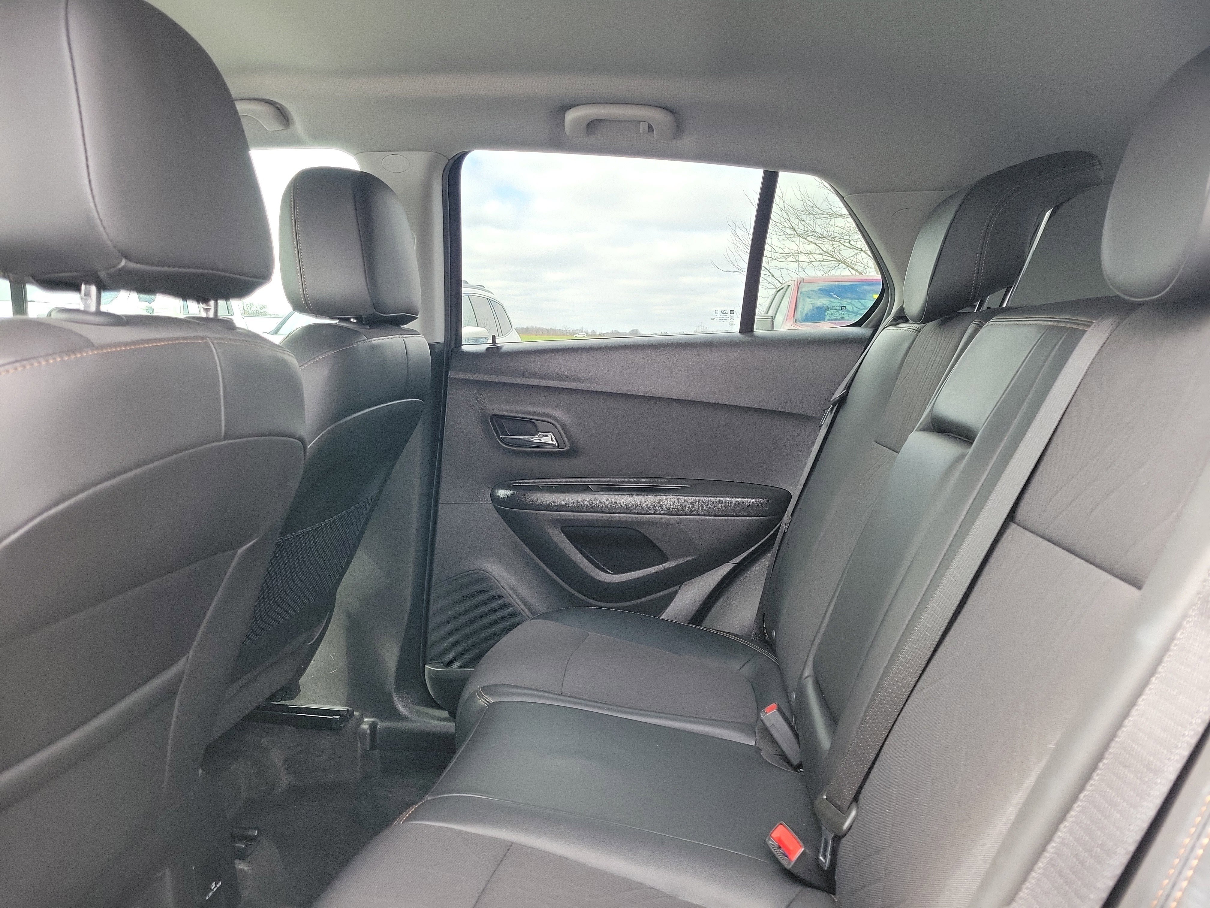 Used 2019 Chevrolet Trax LT w/ LT Convenience Package image 11