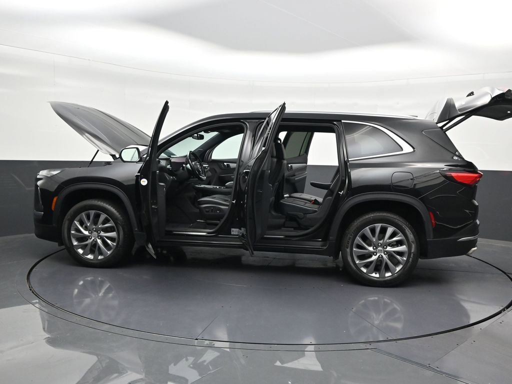Used 2025 Buick Enclave Preferred w/ Power Package FWD image 33