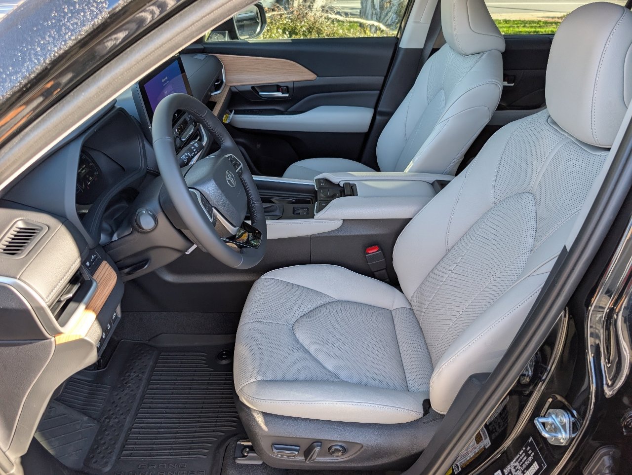 Used 2026 Toyota Grand Highlander Limited image 2