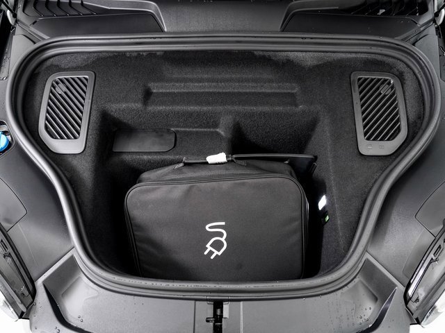 Certified 2025 Porsche Macan Electric image 26