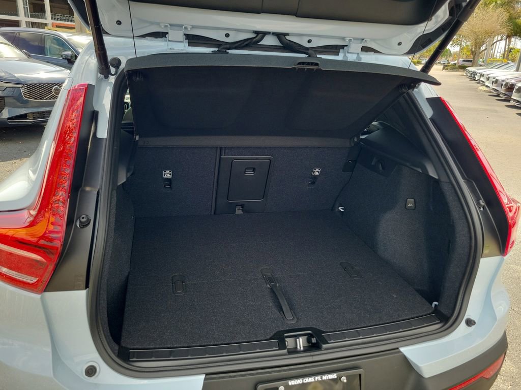 New 2026 Volvo XC40 B5 Ultra AWD/4WD image 4