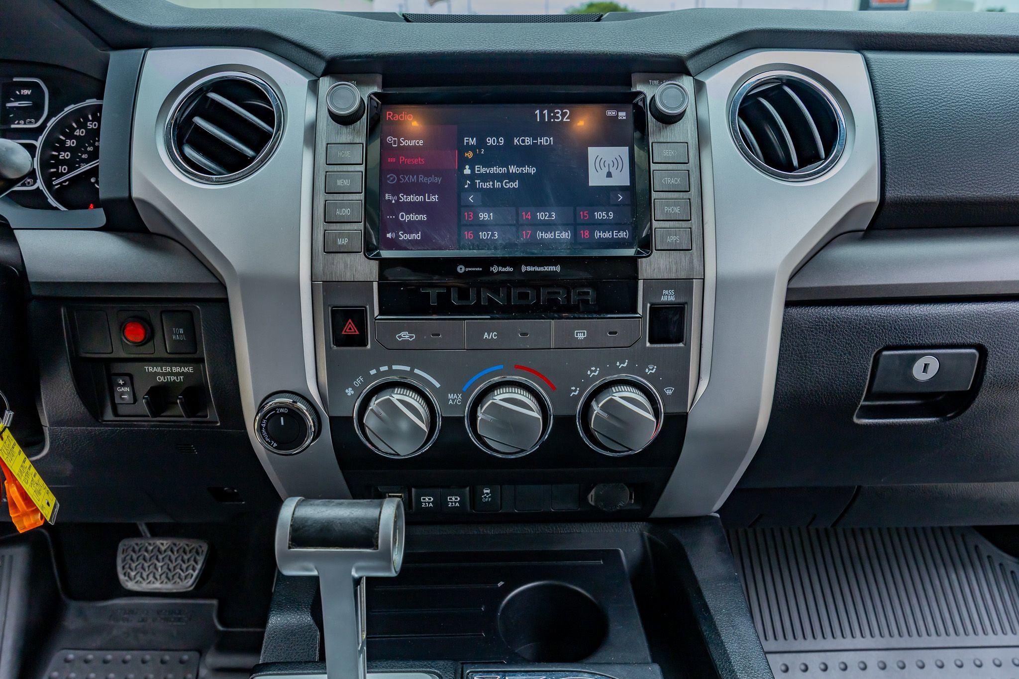 Used 2021 Toyota Tundra SR5 w/ SR5 Upgrade Package AWD/4WD image 23