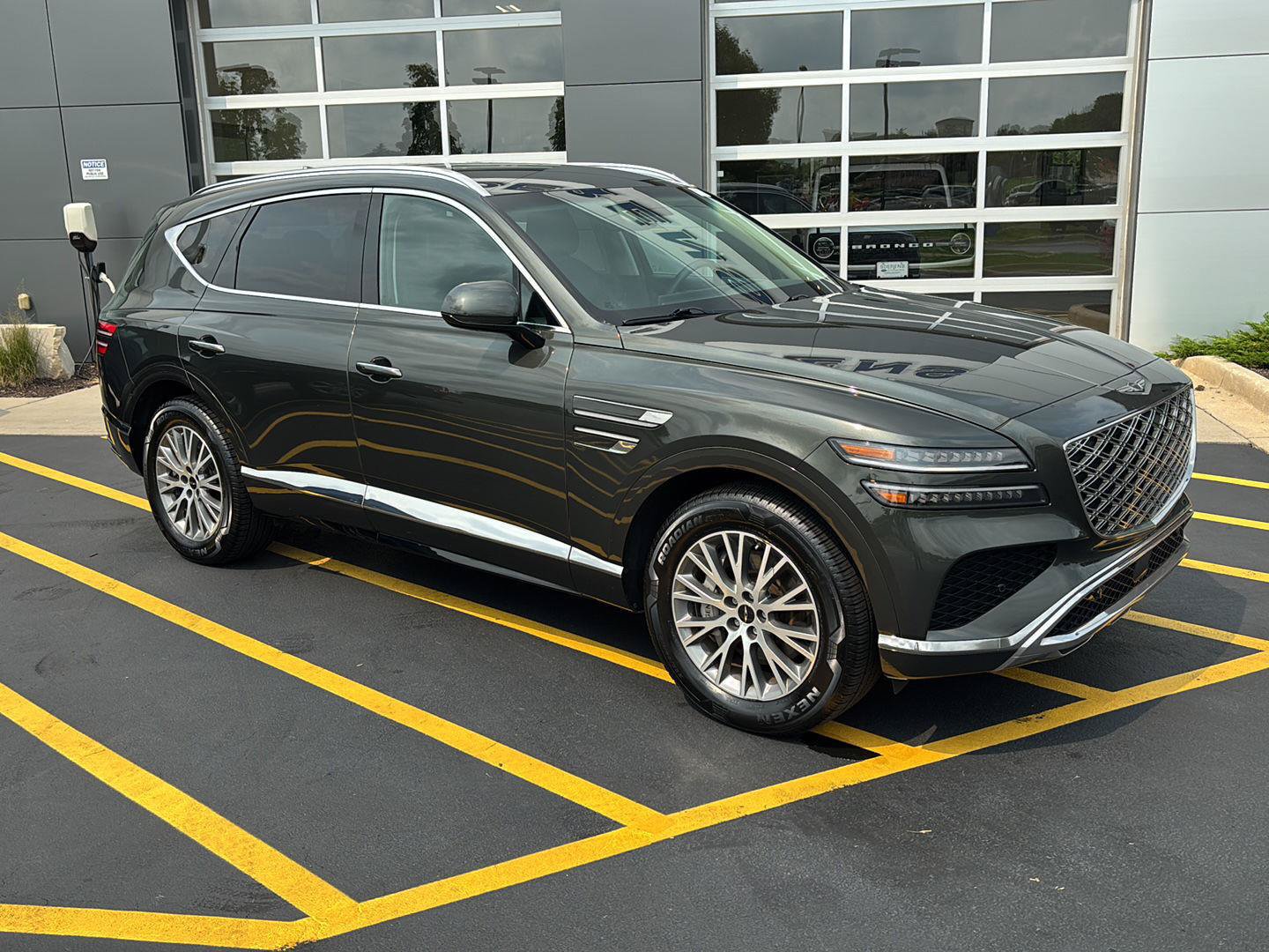 Used 2025 Genesis GV80 2.5T Standard AWD/4WD image 2