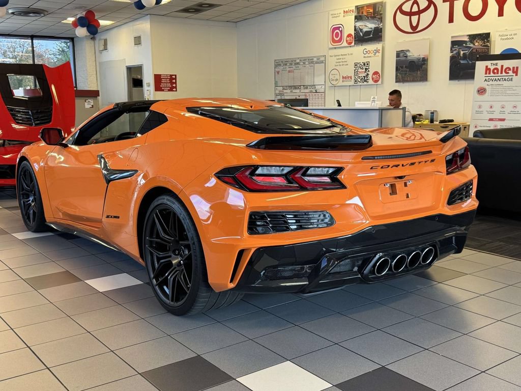 Used 2024 Chevrolet Corvette Z06 RWD image 23