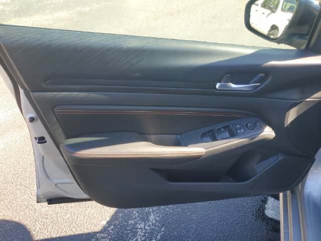 Used 2021 Nissan Altima 2.5 SR FWD image 11