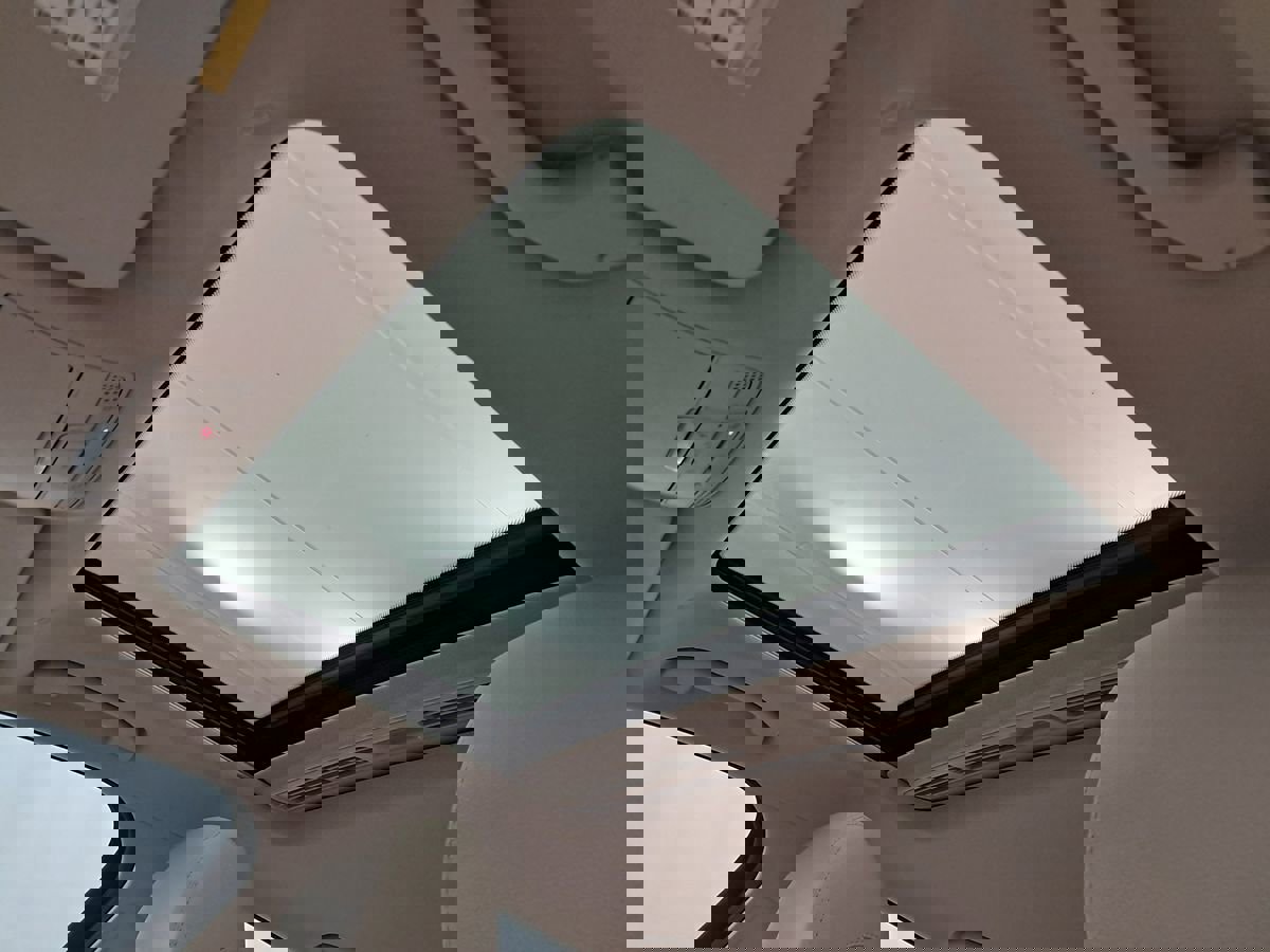 Used 2018 Mercedes-Benz E 300 4MATIC image 7