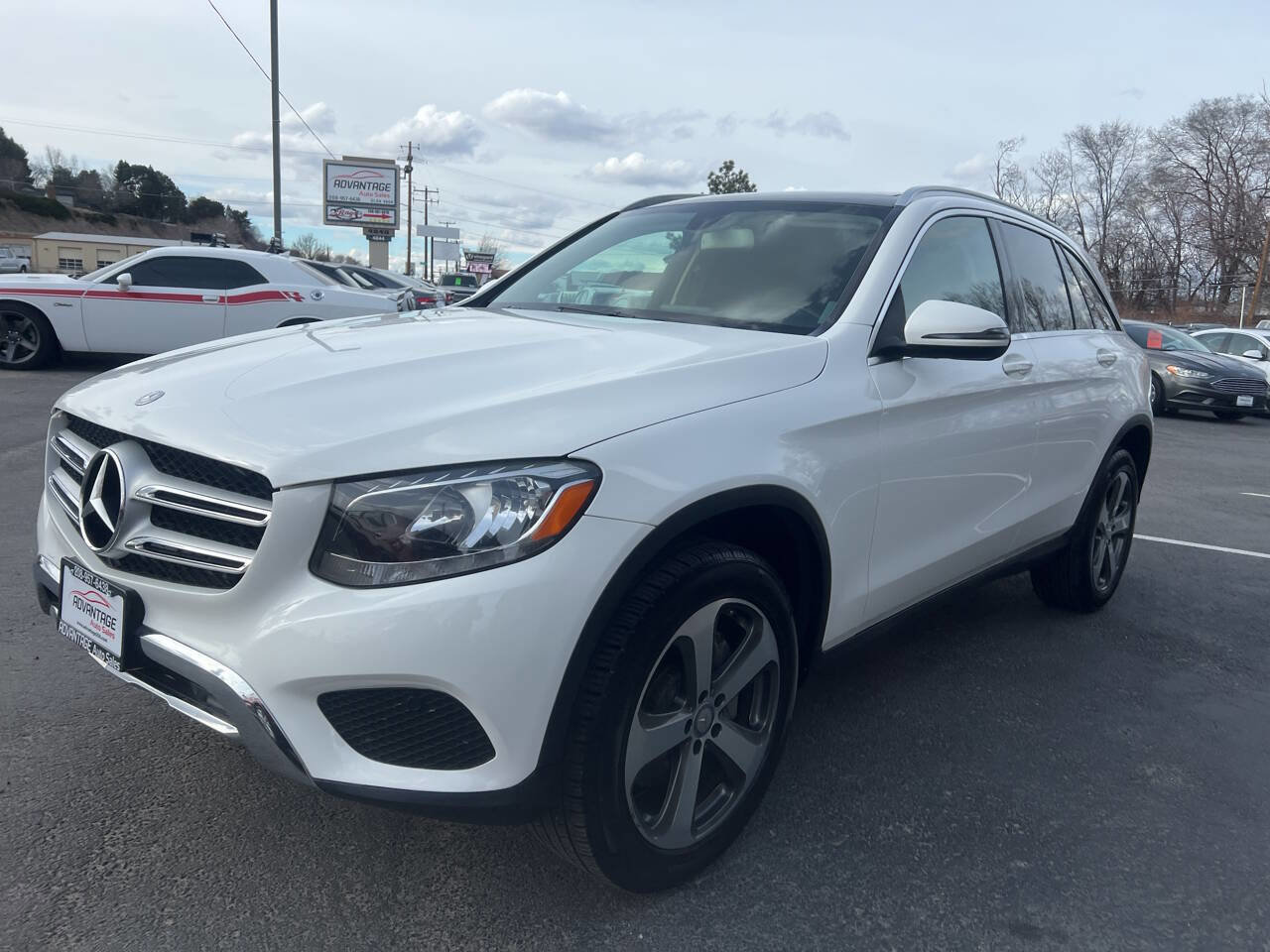 Used 2017 Mercedes-Benz GLC 300 4MATIC image 4