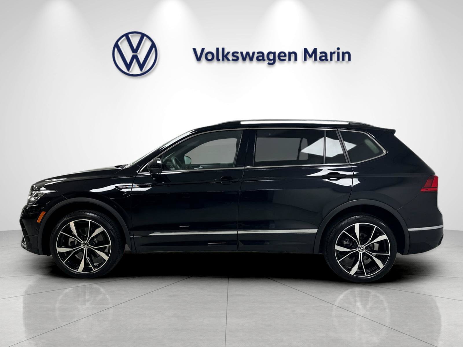 Used 2024 Volkswagen Tiguan SEL R-Line AWD/4WD image 2