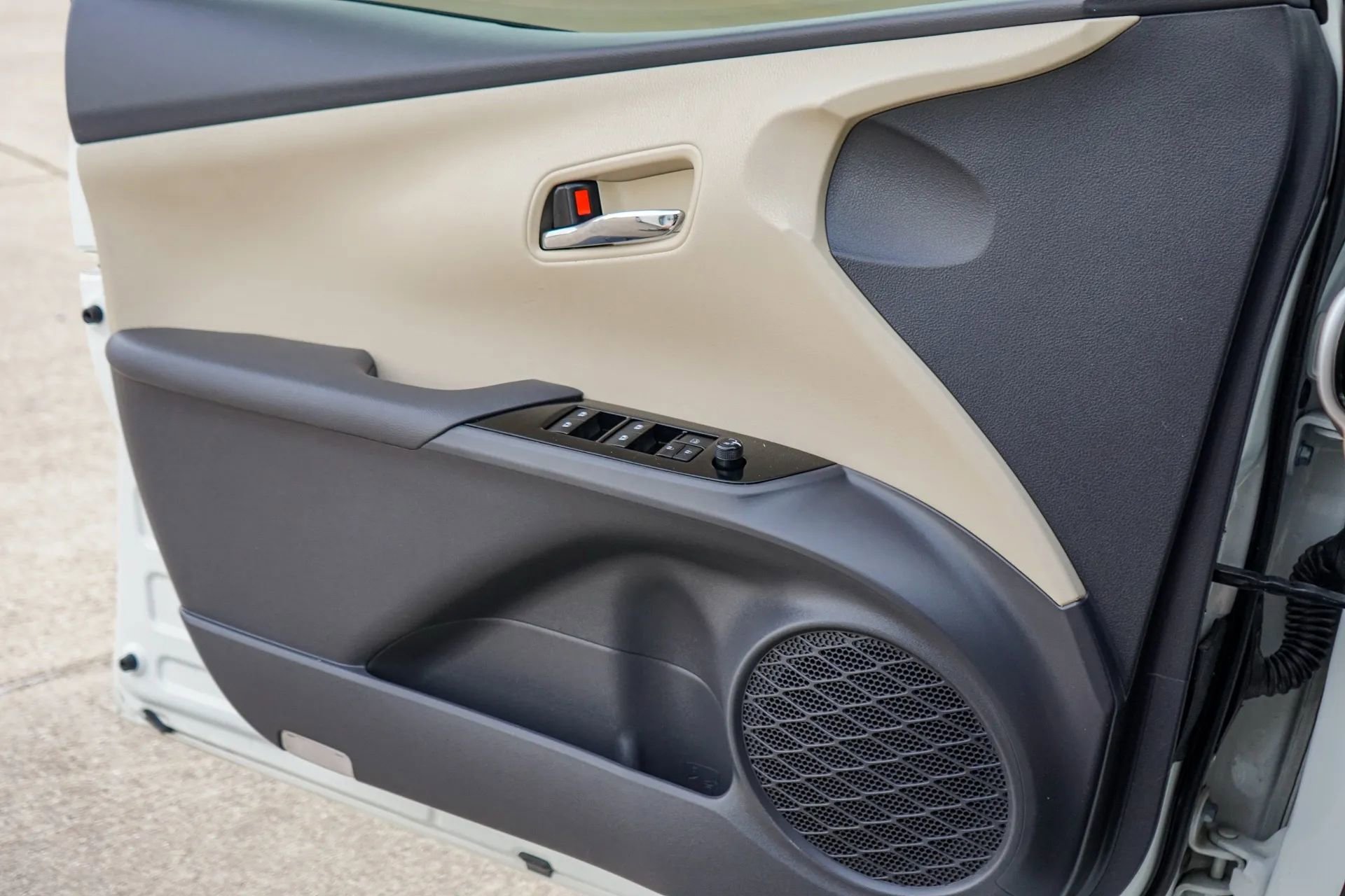 Used 2016 Toyota Prius Three FWD image 27