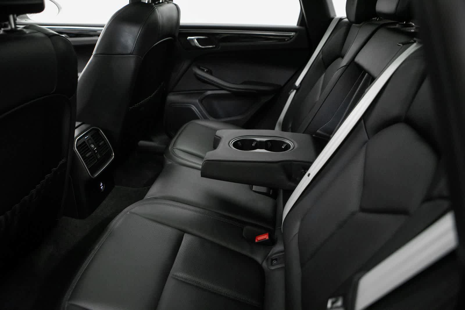 Certified 2023 Porsche Macan AWD/4WD image 35