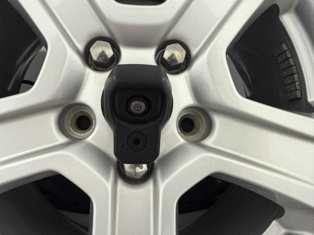 Used 2018 Jeep Wrangler Unlimited Sport S image 32