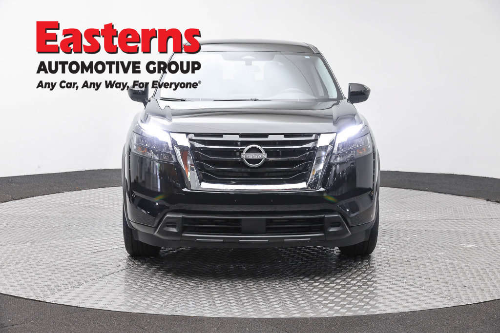 Used 2023 Nissan Pathfinder S AWD/4WD image 3