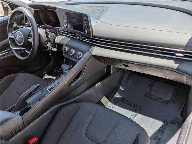 Used 2022 Hyundai Elantra SE FWD image 21