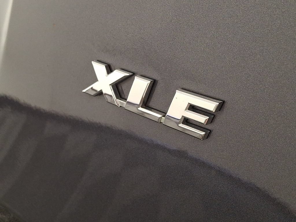 Used 2017 Toyota RAV4 XLE w/ Plus Special Value Package FWD image 31