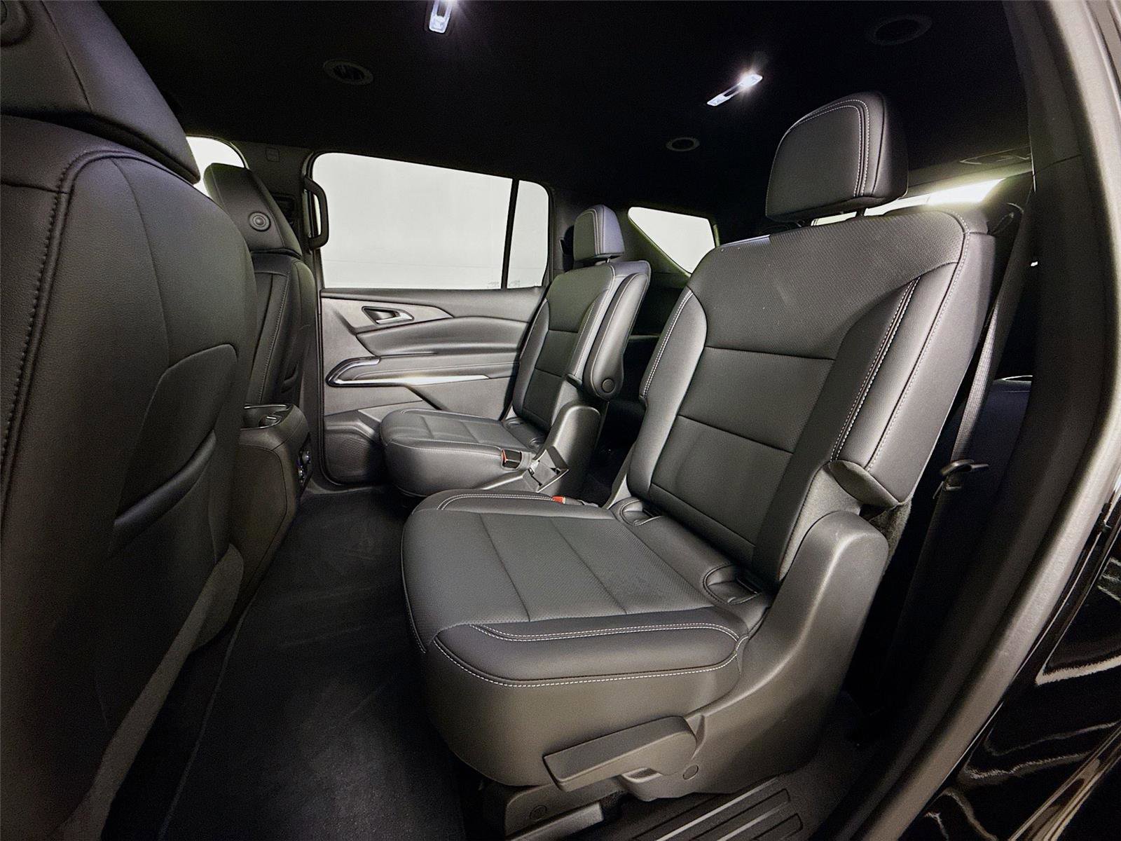 Used 2025 Chevrolet Traverse LT w/ Driver Confidence Package image 25