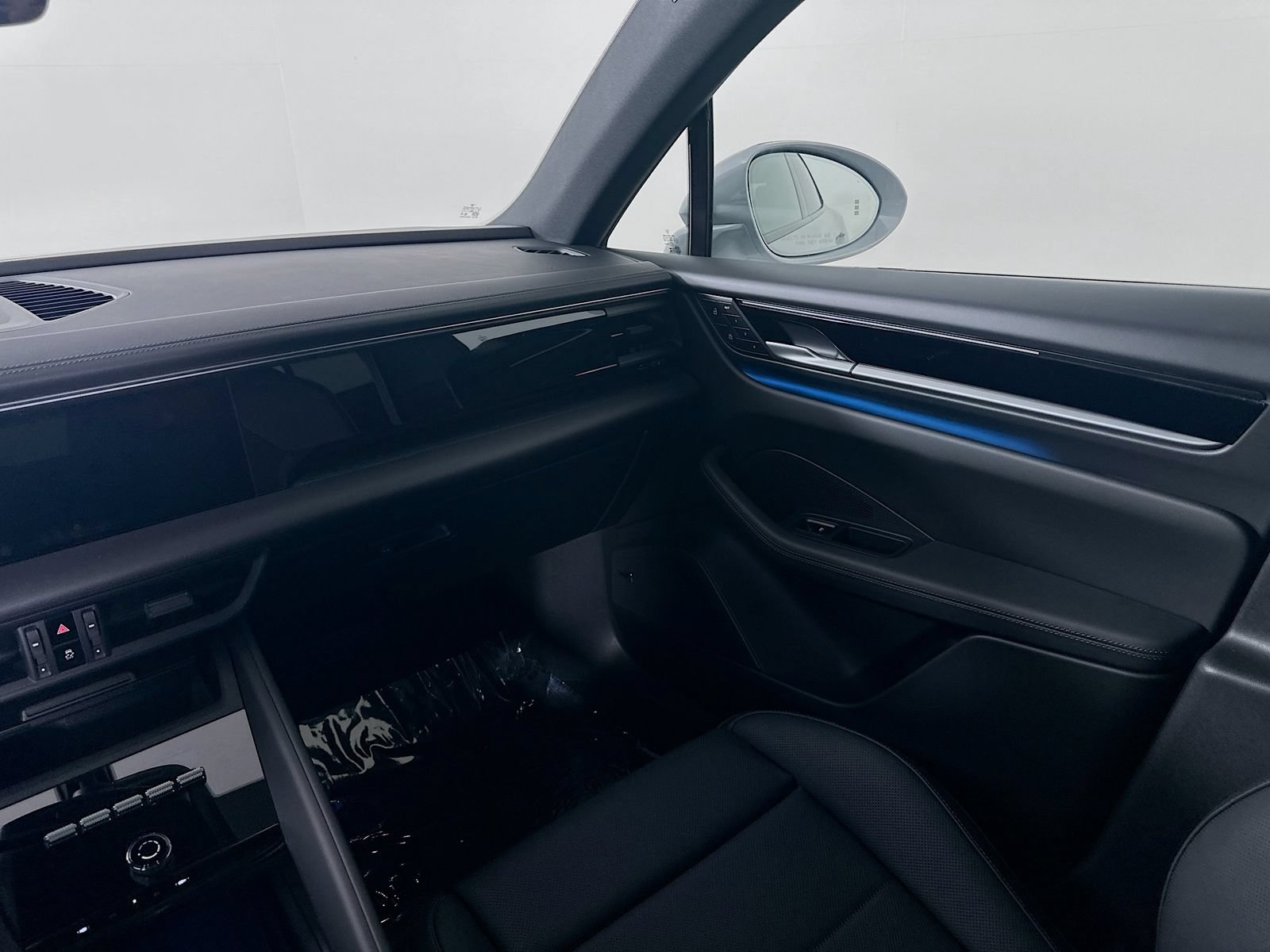 New 2026 Porsche Macan 4 Electric AWD/4WD image 23