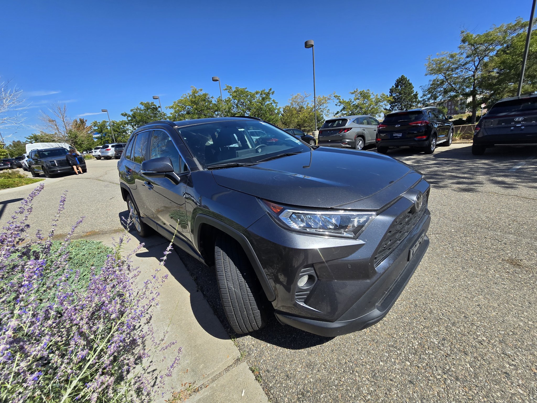 Used 2020 Toyota RAV4 XLE Premium AWD/4WD image 19