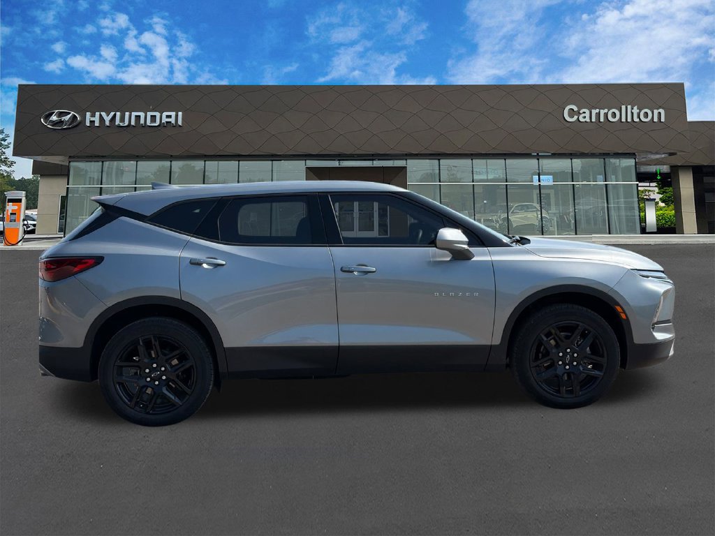 Used 2025 Chevrolet Blazer LT w/ Driver Confidence Package FWD image 4