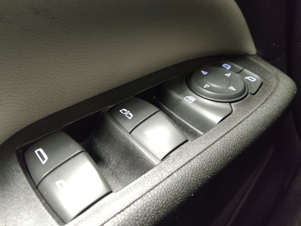 Used 2020 Chevrolet Equinox LS w/ LPO, Cargo Package AWD/4WD image 27