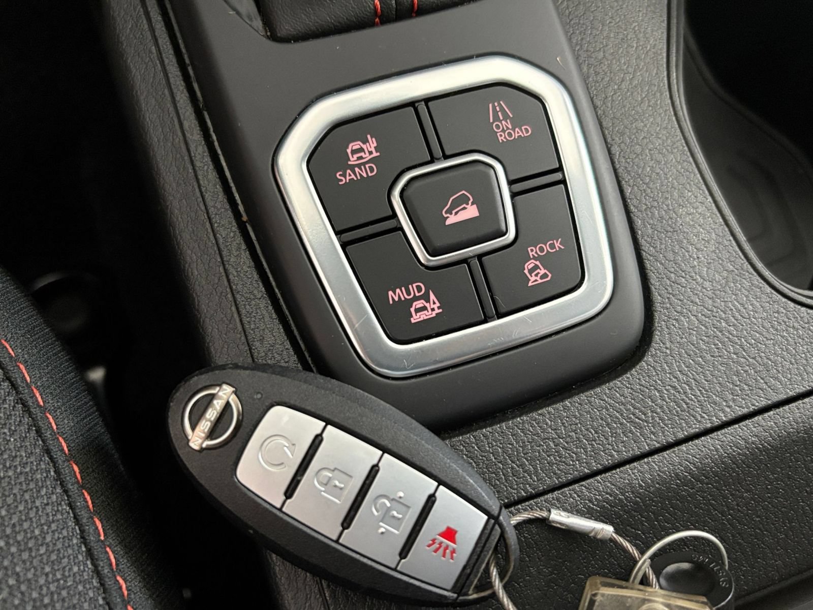 Used 2026 Nissan Frontier PRO-4X AWD/4WD image 25