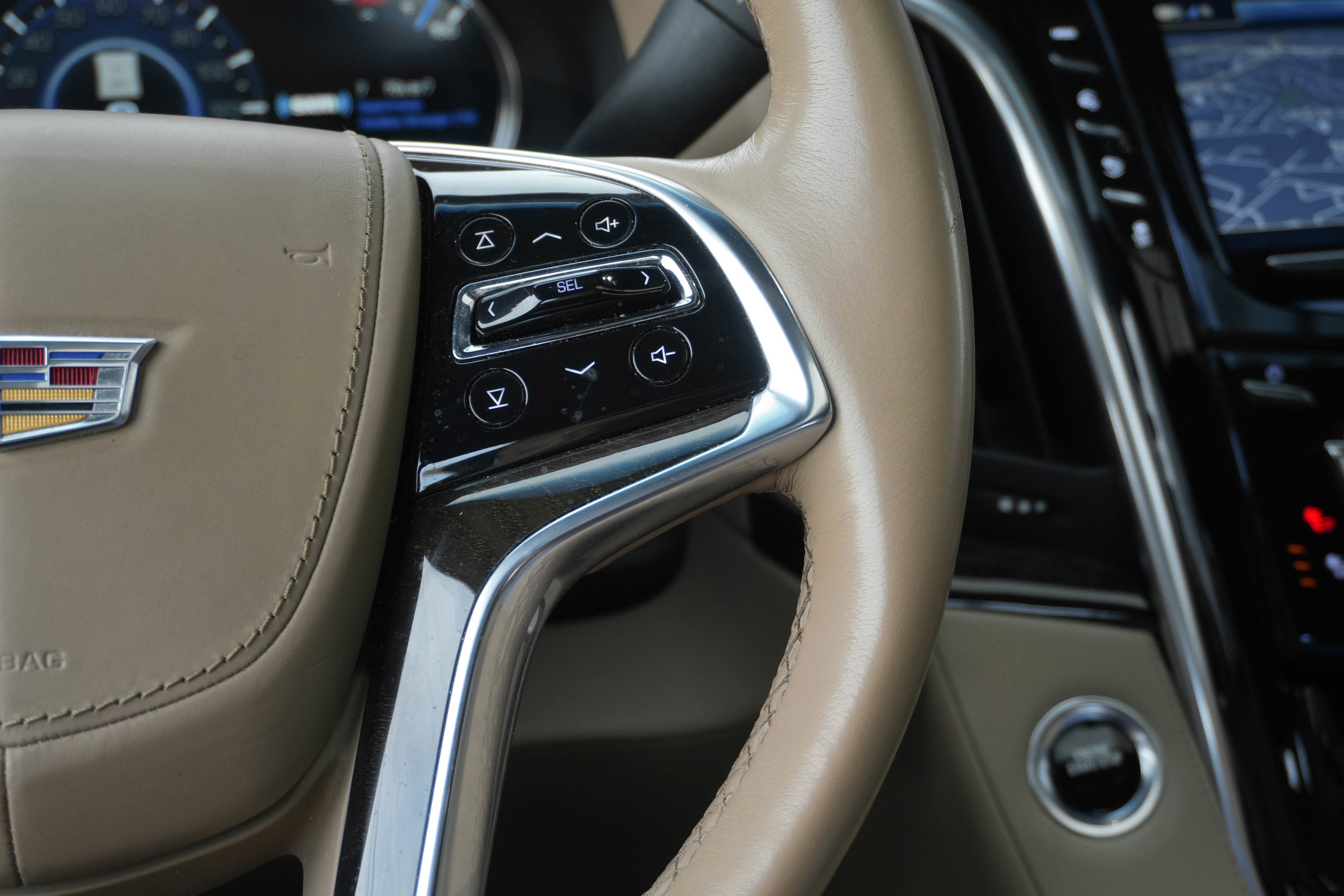 Used 2020 Cadillac Escalade Platinum AWD/4WD image 18