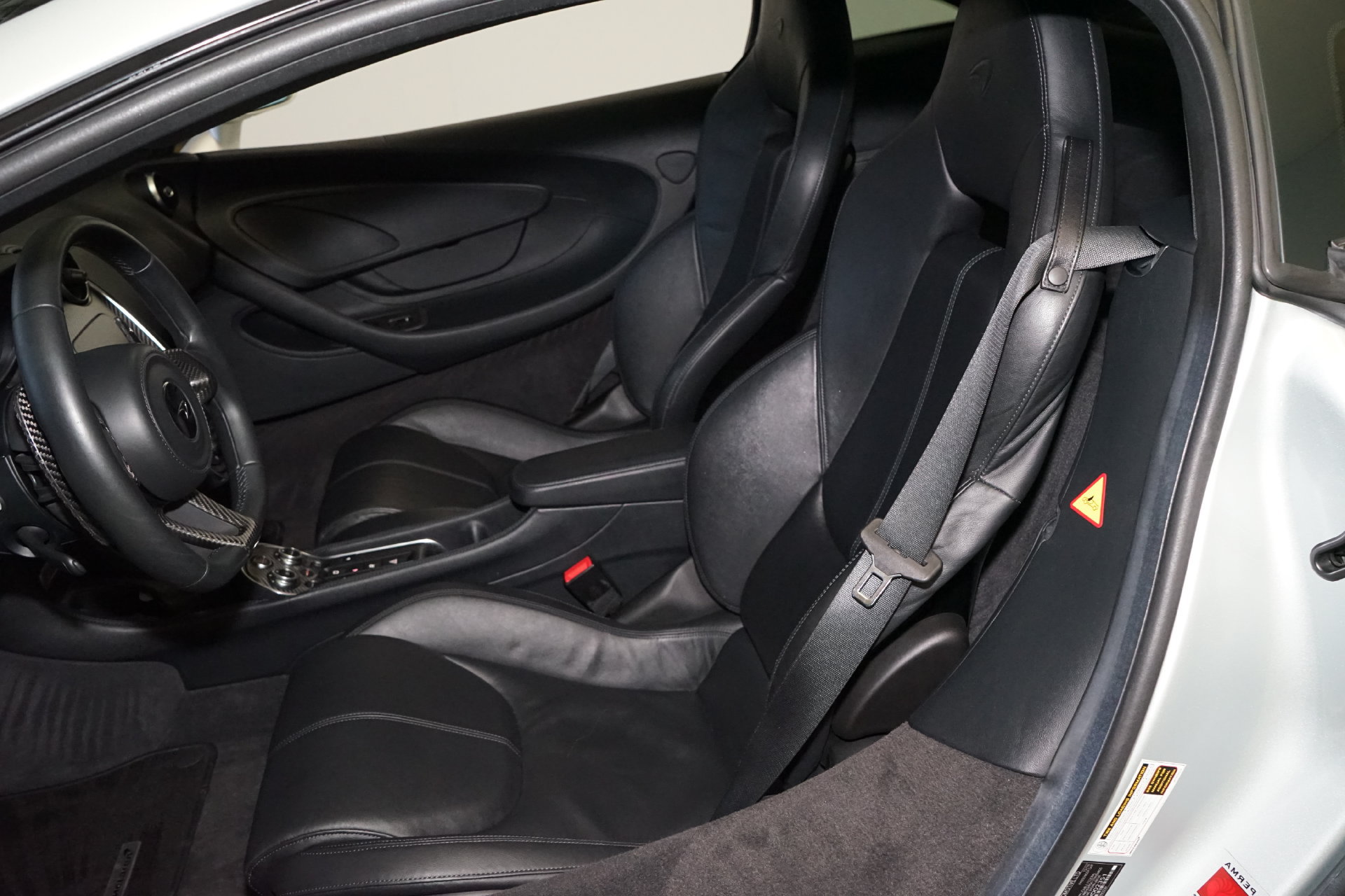 Used 2017 McLaren 570S Coupe RWD image 15